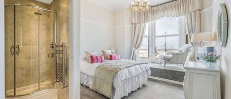 6 chambres, fer et planche à repasser, Wi-Fi, draps fournis