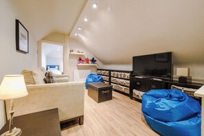 Living area - Pier View House - Blackpool (Blackpool)