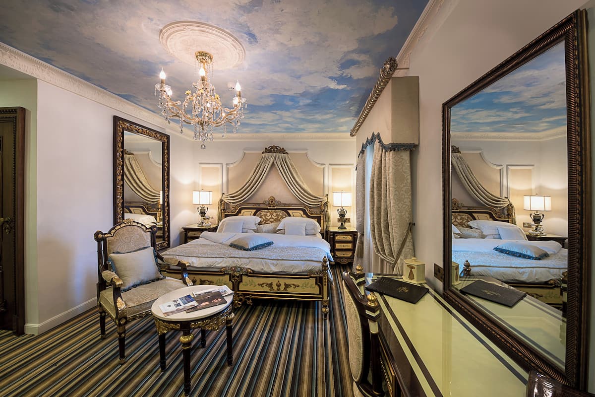 Deluxe Single Room | Peti besi dalam bilik, meja, ruang kerja komputer riba, Wi-fi percuma