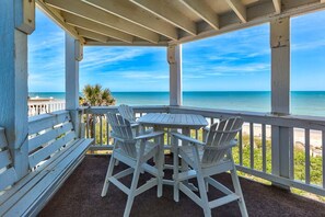 Outdoor dining - Sunskipper Panoramic Ocean Front - 2br oceanfront condo in Carolina Beach (Carolina Beach)