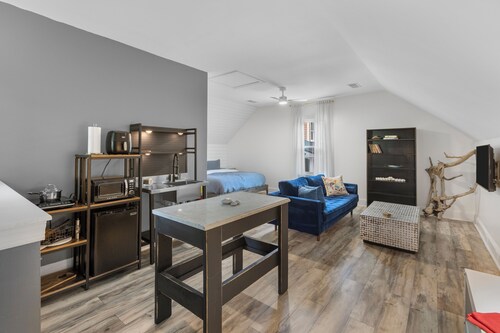 Charleston Charming Chic DI Loft Getaway