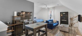 Charleston Charming Chic DI Loft Getaway