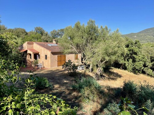 House near the sea and mountains between Sartène and Proriano