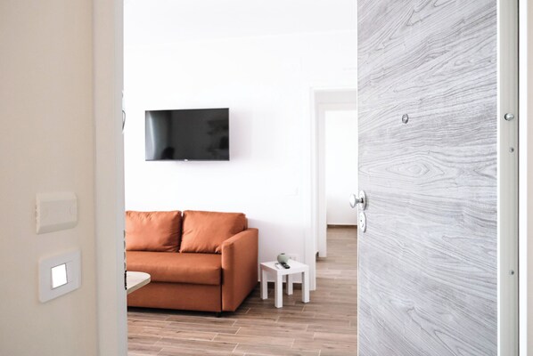 TV - 2 minutes from the port. Perfect for a romantic getaway or a rejuvenating weekend getaway. (Milazzo)