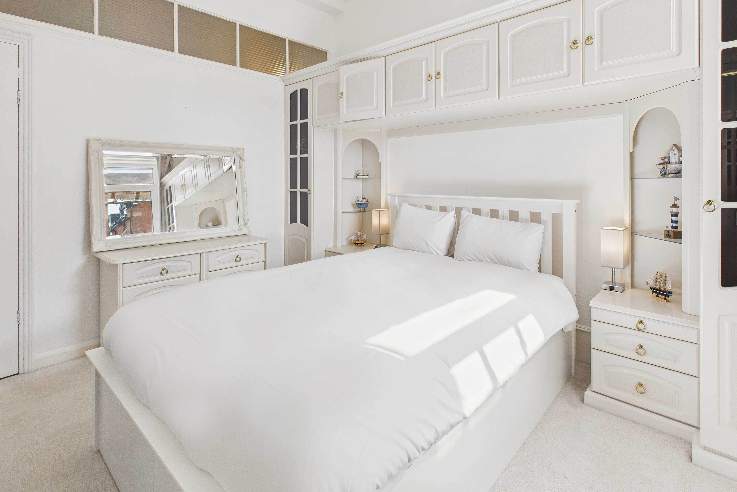 1 bedroom, desk, iron/ironing board, WiFi