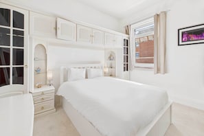 1 bedroom, desk, iron/ironing board, WiFi - Host & Stay | 27 Metropole Towers (Whitby)