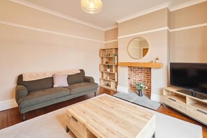 Televisión y oficina 