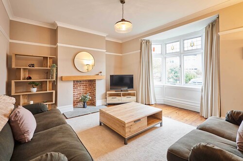 Host & Stay | Bristol Avenue