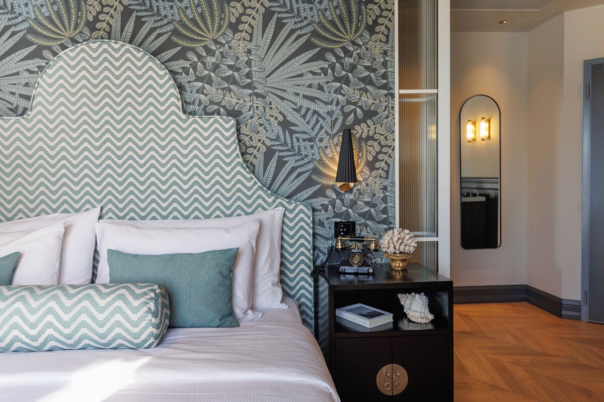Superior room for 2+1 Seaview | Minibar, in-room safe, desk, WiFi (free)