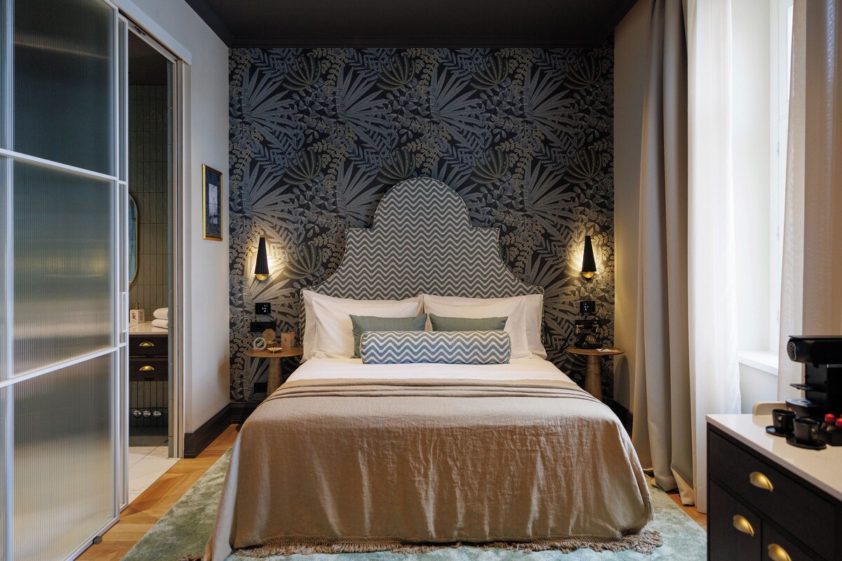 Room for 2+2 Seaview | Minibar, in-room safe, desk, WiFi (free)