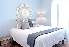 3 habitaciones, tabla de planchar con plancha, wifi y ropa de cama 