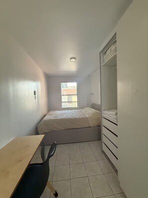 1 bedroom, iron/ironing board, internet, bed sheets - Cozy 1 bdrm in the Village! Walking distance to Old Port and the Plateau (Montréal)