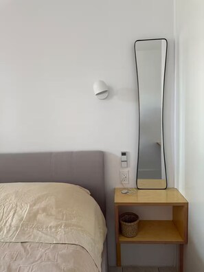 1 bedroom, iron/ironing board, Internet, bed sheets - Cozy 1 bdrm in the Village! Walking distance to Old Port and the Plateau (Montréal)