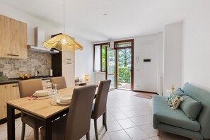 Interior - Dream Room Apartment with Private Garden and Wi-Fi (Illasi)