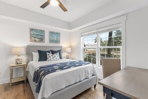 3 bedrooms, desk, iron/ironing board, free WiFi