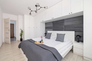 2 habitaciones, escritorio, tabla de planchar con plancha y wifi 