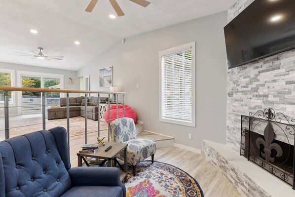 TV, fireplace - Lagoona Villa: a Poolside Paradise (Pensacola)