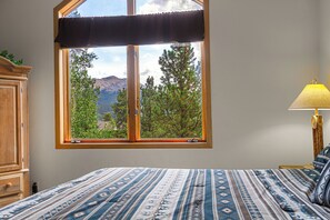4 bedrooms, internet, bed sheets
