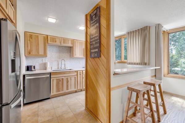 Microwave, stovetop, dishwasher, coffee/tea maker