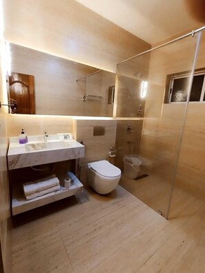 Comfort Double Room, Garden View | Bathroom | Shower, free toiletries, towels, soap