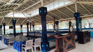 2 restaurants, spécialités Cuisine indienne