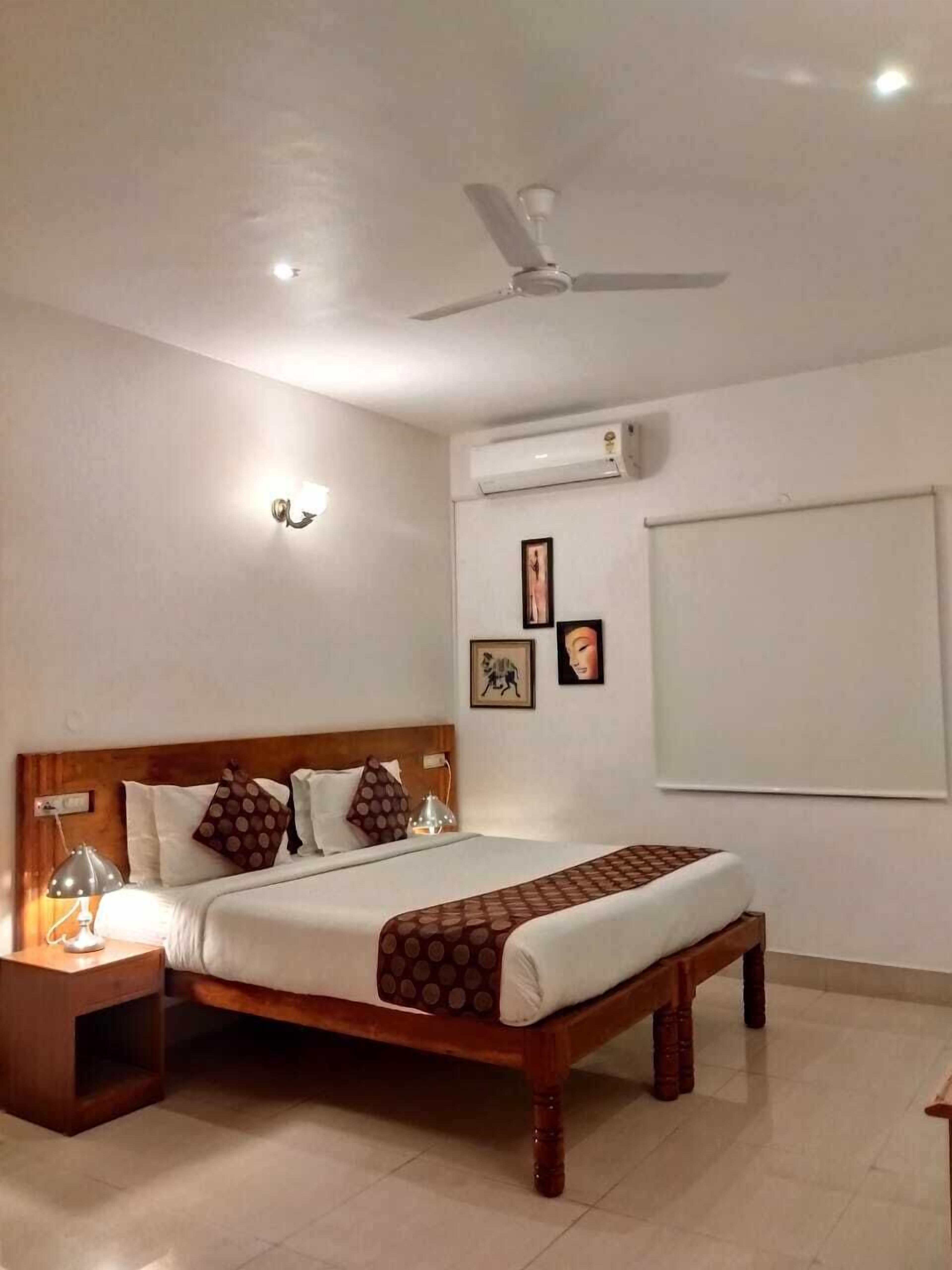 Comfort Double Room, Garden View | Desk, blackout drapes, soundproofing, free WiFi