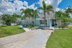 Exterior - Sanctuary at the Point | Luxurious Pool Home One Block the beach (Sarasota)