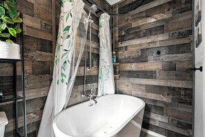 Towels - Mockingbird Lane – Cozy Rustic Retreat (Abilene)