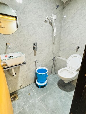 Deluxe-værelse - byudsigt | Badeværelse | Gratis toiletartikler, Sæbe