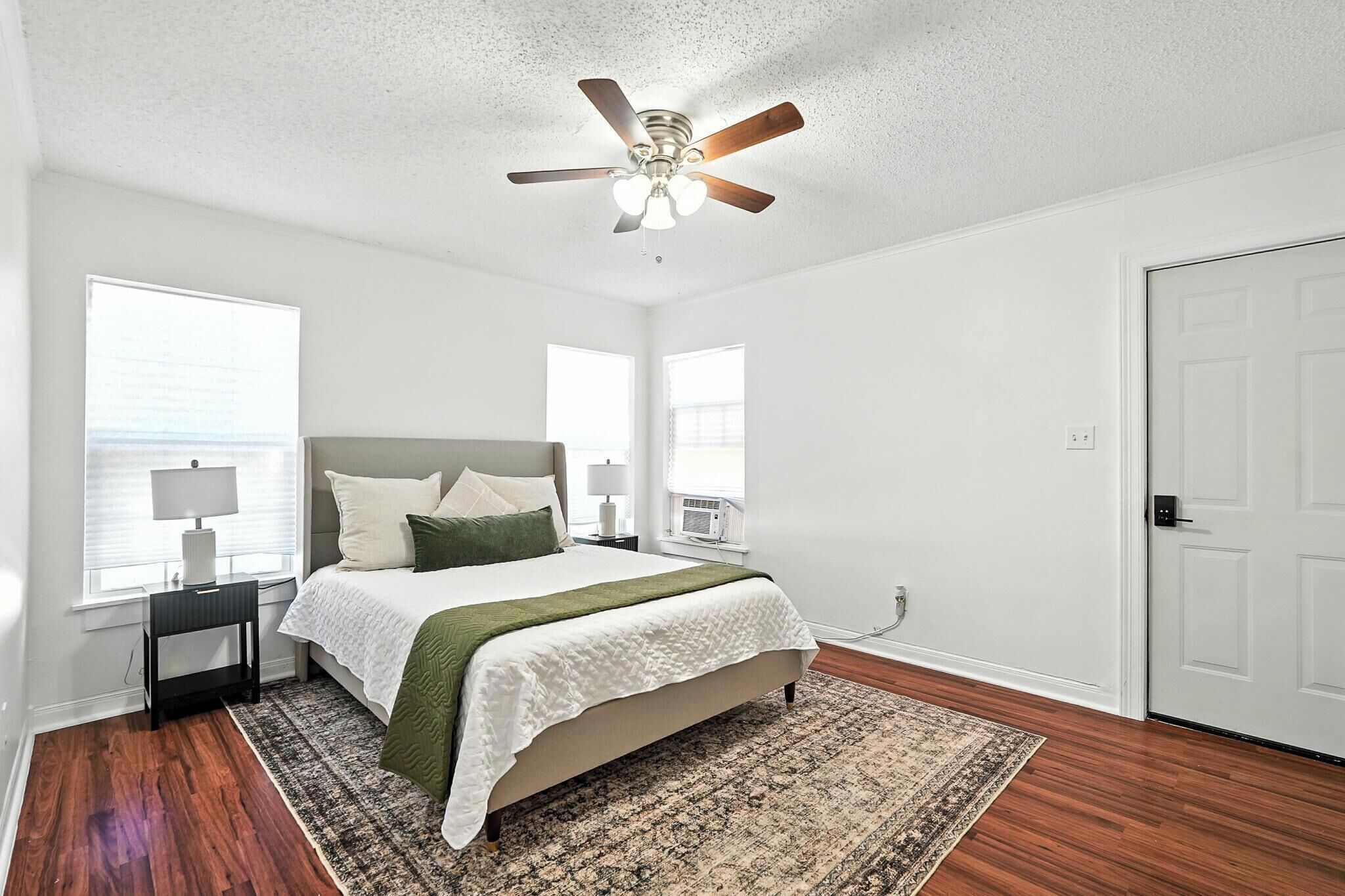 1 camera, Wi-Fi gratuito