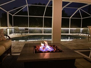A heated pool - Relax at Coral Cove – Poolside Paradise in Bonita Springs (Bonita Springs)