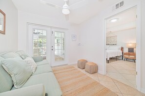 3 chambres, bureau, fer et planche à repasser, lit parapluie