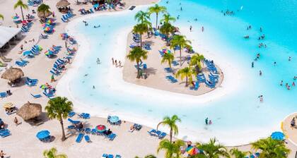 Relax at Coral Cove – Poolside Paradise in Bonita Springs