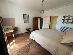 Suite, vista al jardín | Cortinas blackout y wifi gratis