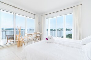 5 chambres, fer et planche à repasser, Wi-Fi, draps fournis