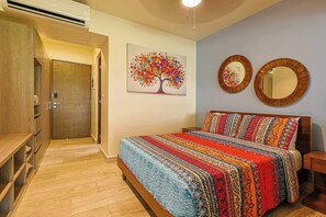 Työpöytä, silitysrauta/-lauta, vauvan matkasänky, ilmainen Wi-Fi