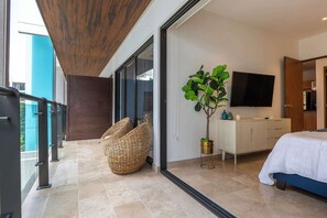 2 bedrooms, iron/ironing board, free WiFi, bed sheets - Stylish Condo, Rooftop Pool, Jacuzzi, Prime Playa (Playa del Carmen)