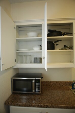 Fridge, stovetop, dishwasher - Cozy Apartment Near Fort Sill Perfect for Military Families & Visitors! (Lawton)