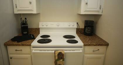Cozy Apartment Near Fort Sill Perfect for Military Families & Visitors!