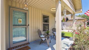 House, 3 Bedrooms | Terrace/patio