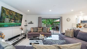 Área de sala de estar | Smart TV y servicios de streaming