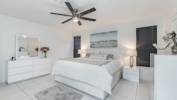 4 slaapkamers, een laptopwerkplek, een strijkplank/strijkijzer