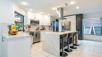 Eget kjøkken | Kjøleskap, ovn, kaffetrakter/tekoker og brødrister