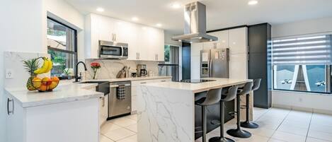 Casa, 4 habitaciones | Cocina privada | Refrigerador, horno, cafetera y tetera y tostadora