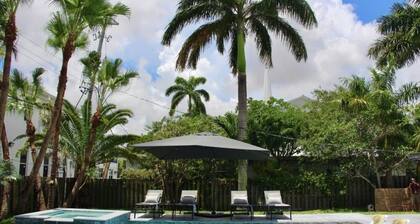 Fox Private Resort- Near Downtown & Beach 8 Bedroom Home