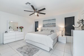 Maison, plusieurs chambres | 8 chambres, espace de travail pour ordinateur portable, Wi-Fi gratuit