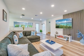 House, 4 Bedrooms | Living area