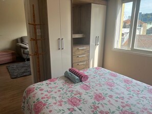 1 chambre, fer et planche à repasser, Wi-Fi gratuit, draps fournis