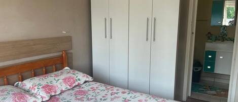 1 chambre, fer et planche Ă repasser, accĂšs au Wi-Fi (inclus)