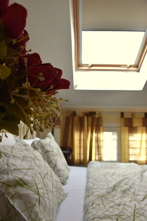 3 bedrooms, internet, bed sheets